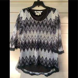 Zig zag tunic black. White, grey
